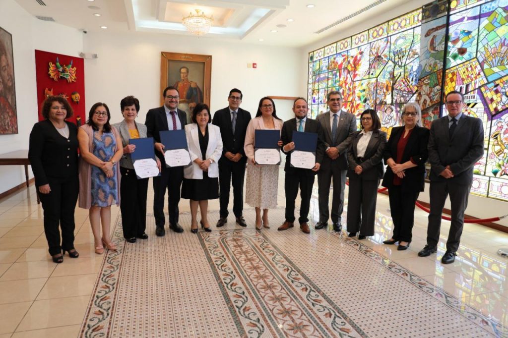 CUATRO UNIVERSIDADES DEL PAÍS RECIBIERON SU PRIMERA ACREDITACIÓN POR PARTE DEL CACES